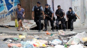 policia-favela-sociologia